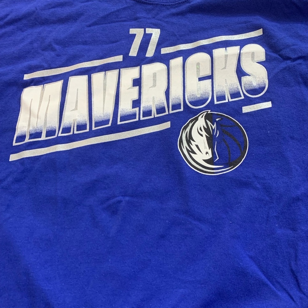 Dallas Mavericks Mavericks' Luka Dončić Blue Graphic T-Shirt Unisex